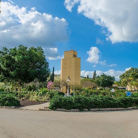 Вилла Kibbutz Gesher Hospitality Экстерьер фото